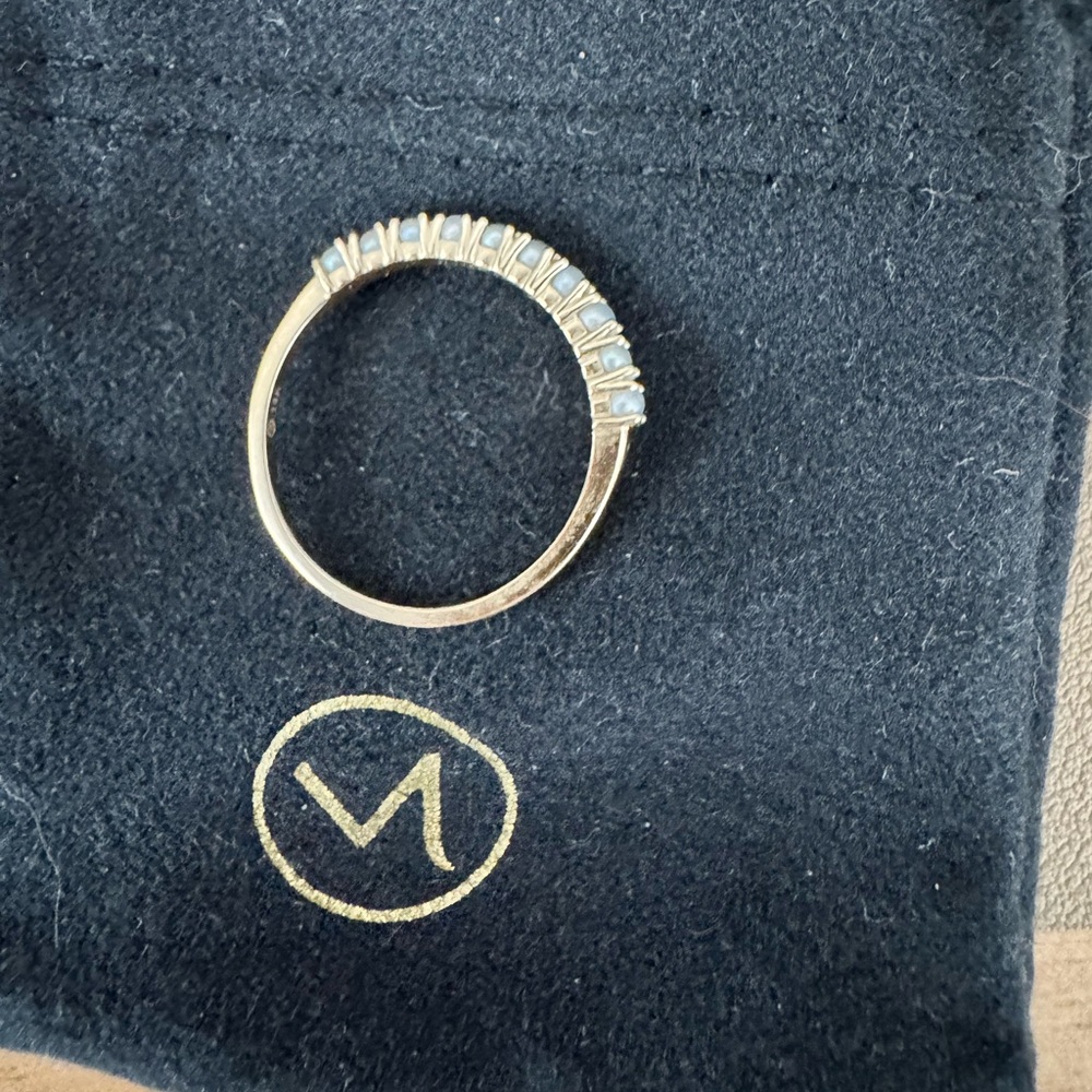 Mejuri Gold and Pearl Band Ring - Picture 2 of 4